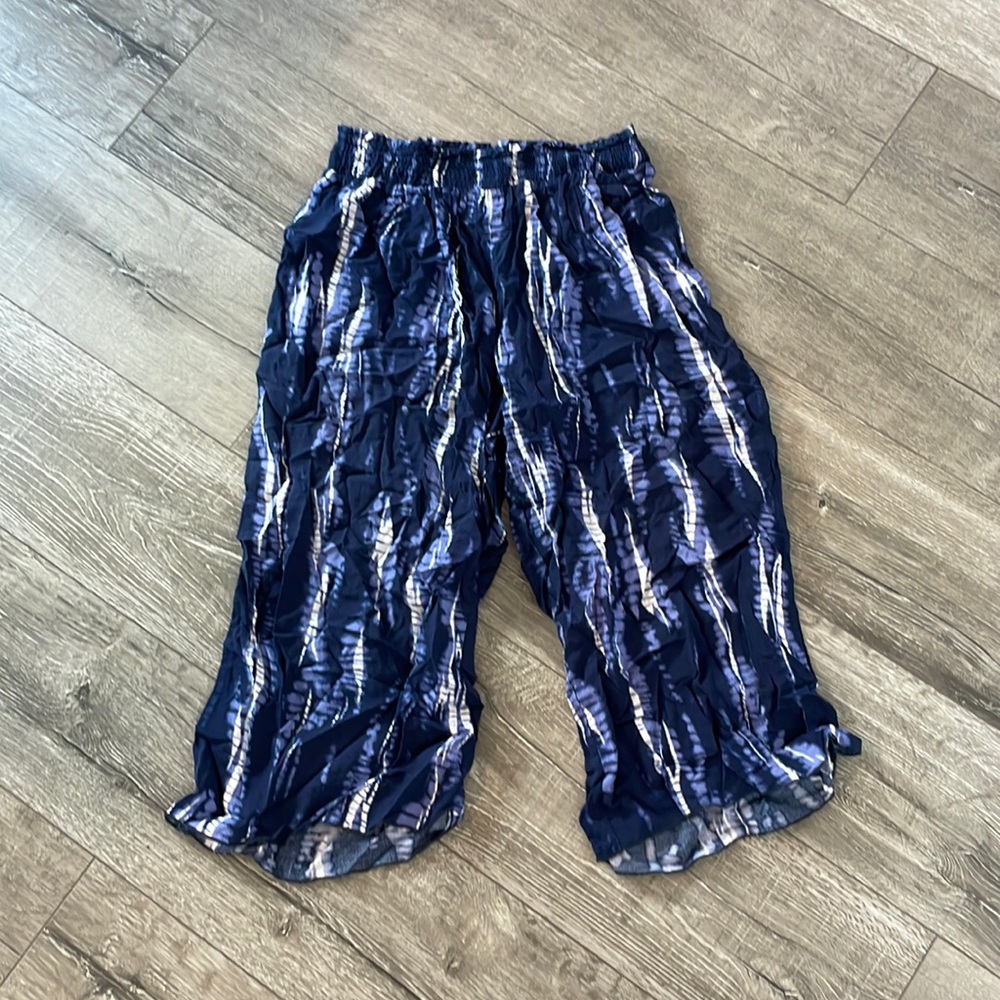 3/4 pants ideal for the beach or the pool. Size M